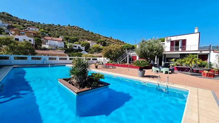 Casa en venta en Colera, Girona de 6 habitaciones