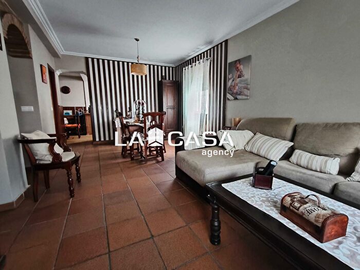 Casas en venta y pisos alquiler - 1