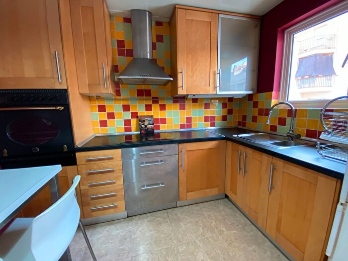 Casas en venta y pisos alquiler - 3