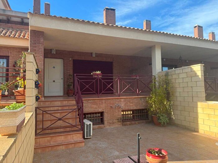 Casas en venta y pisos alquiler - 1