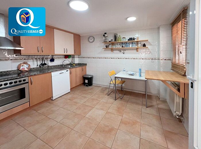 Casas en venta y pisos alquiler - 3