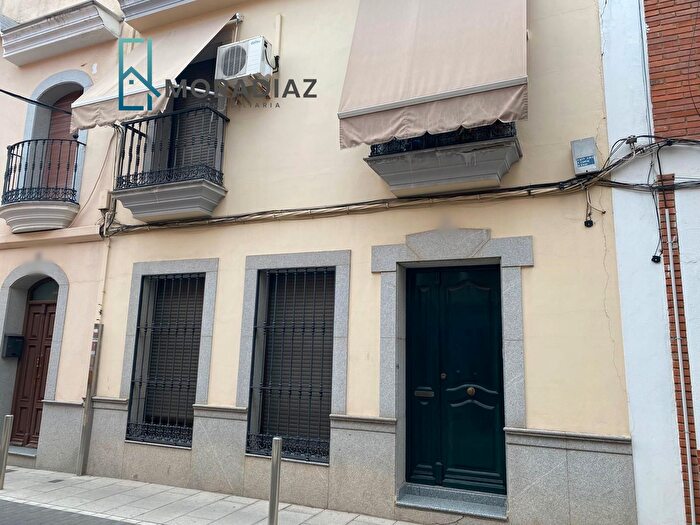 Casa en venta en Don Benito, Badajoz de 4 habitaciones