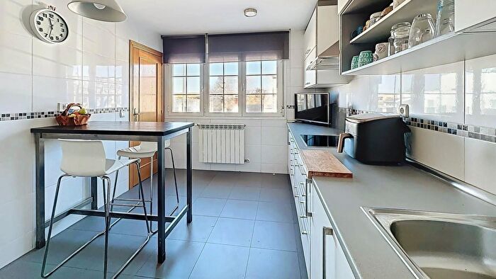 Casas en venta y pisos alquiler - 3