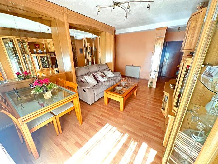 Casas en venta y pisos alquiler - 3