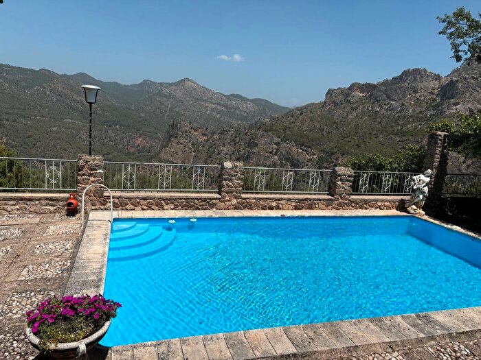 Casa en venta en Villanueva del Arzobispo, Jaén de 8 habitaciones