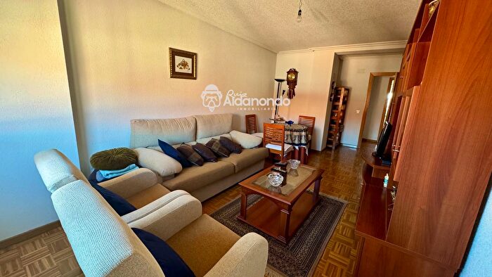 Casas en venta y pisos alquiler - 1