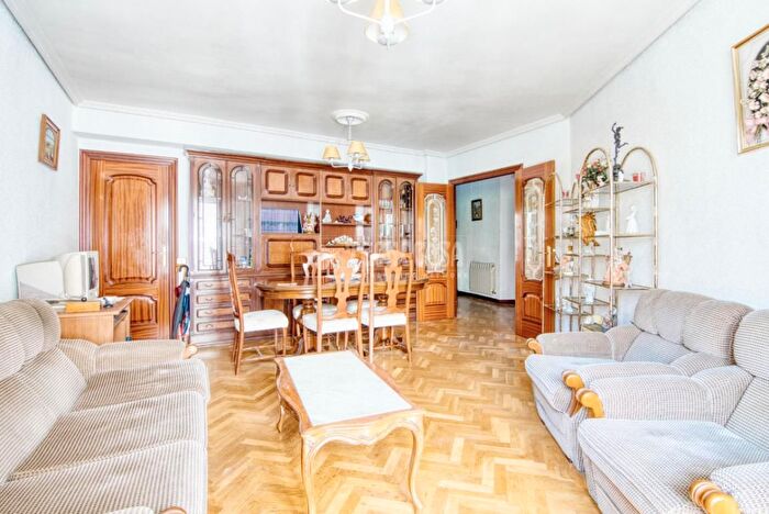 Casas en venta y pisos alquiler - 2
