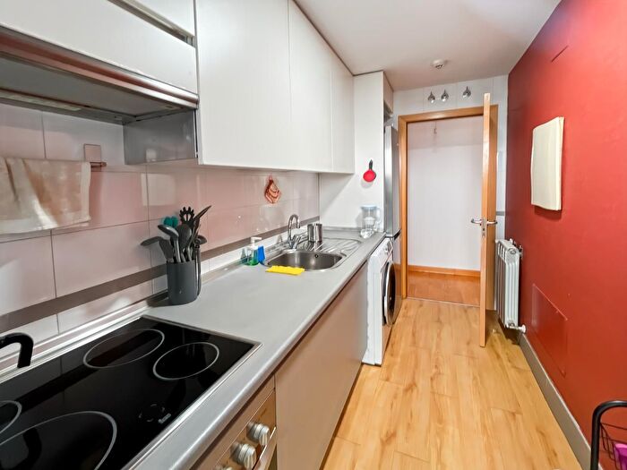 Casas en venta y pisos alquiler - 3