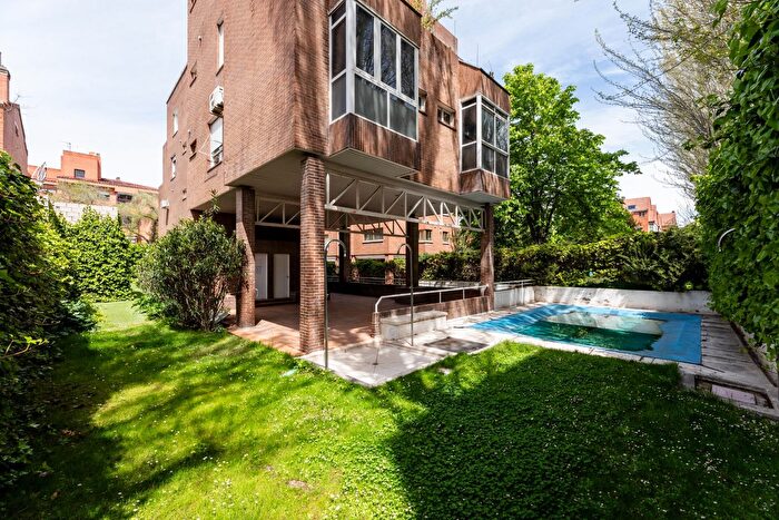 Casas en venta y pisos alquiler - 1