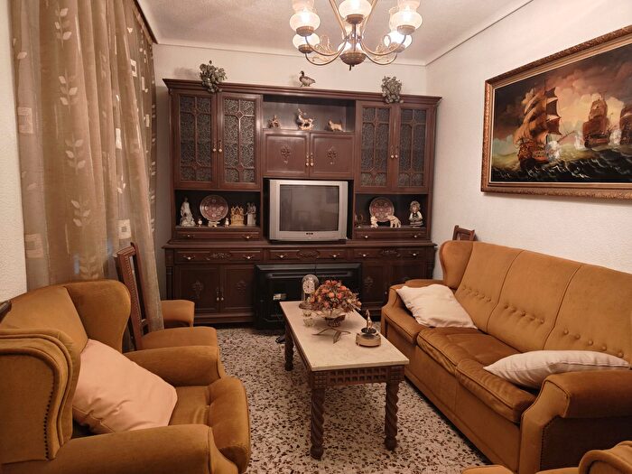 Casas en venta y pisos alquiler - 1