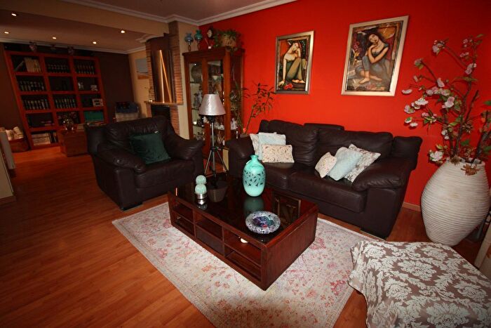 Casas en venta y pisos alquiler - 3