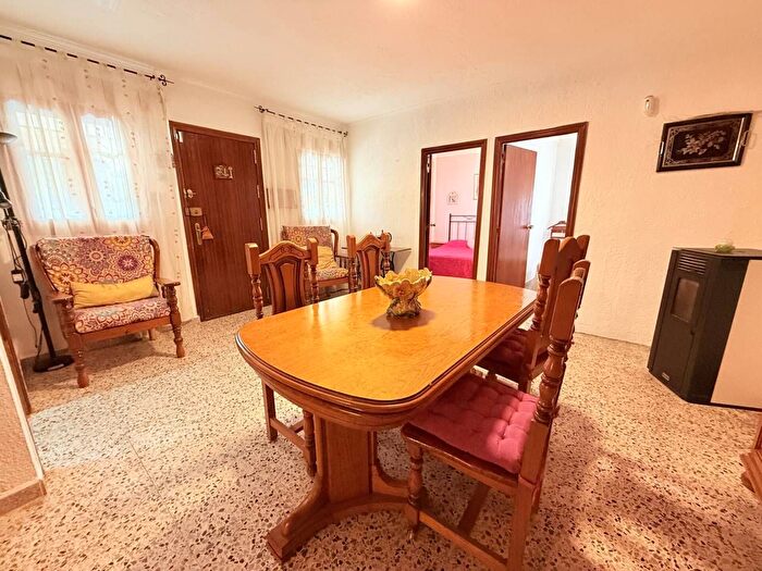 Casas en venta y pisos alquiler - 3