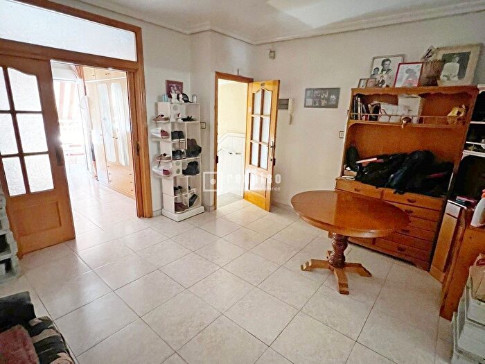 Casas en venta y pisos alquiler - 1
