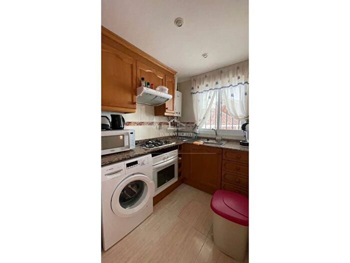 Casas en venta y pisos alquiler - 3