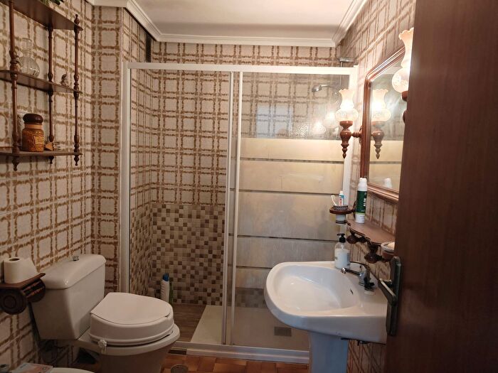 Casas en venta y pisos alquiler - 3
