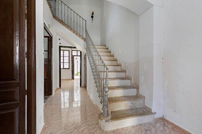 Casas en venta y pisos alquiler - 1