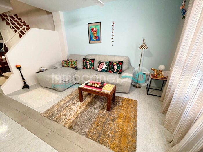 Casas en venta y pisos alquiler - 1