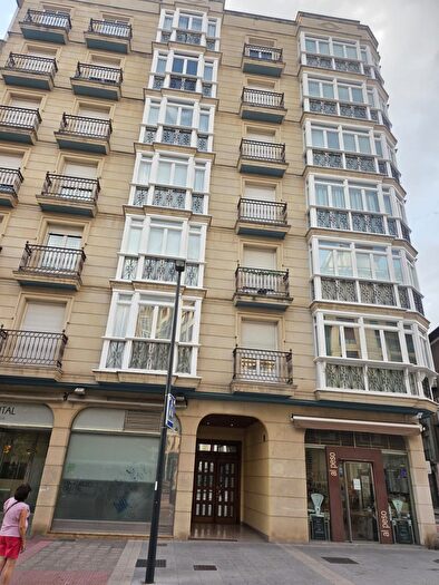 Casas en venta y pisos alquiler - 1