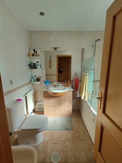 Casas en venta y pisos alquiler - 3