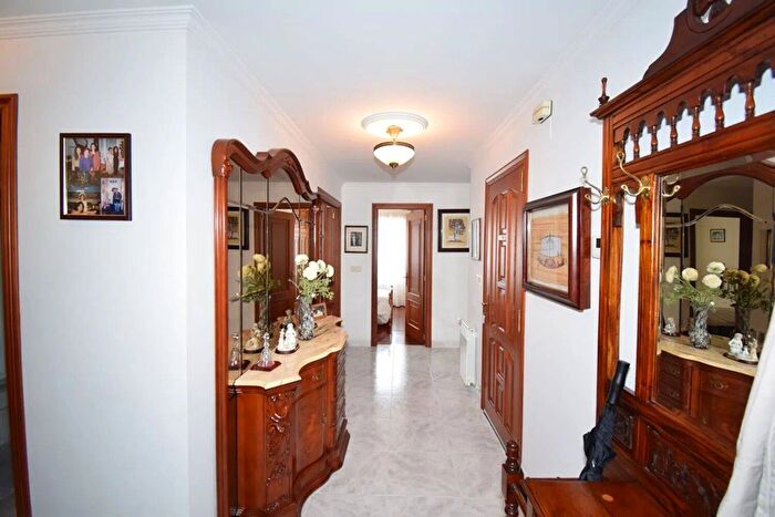 Casas en venta y pisos alquiler - 1