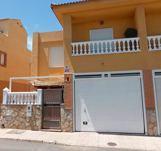 Casas en venta y pisos alquiler - 1