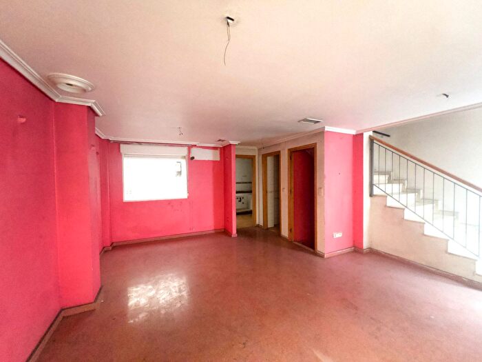 Casas en venta y pisos alquiler - 1