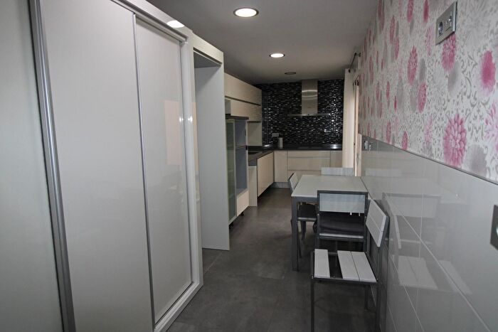 Casas en venta y pisos alquiler - 1