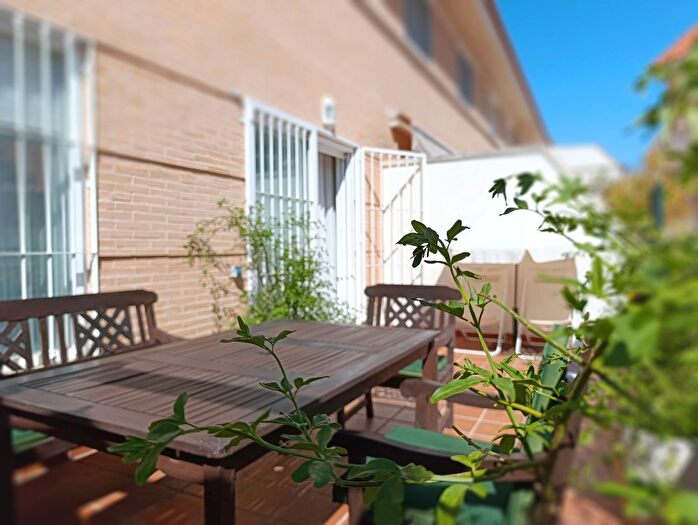 Casas en venta y pisos alquiler - 3