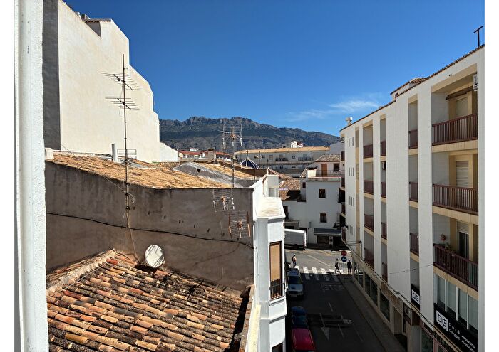 Casas en venta y pisos alquiler - 1