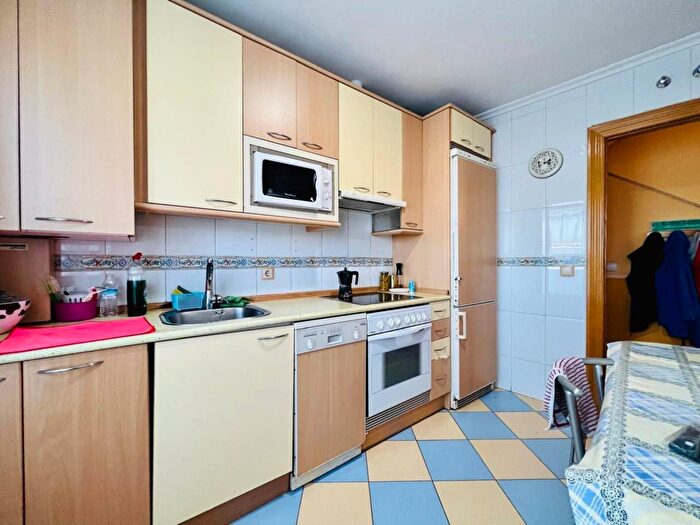 Casas en venta y pisos alquiler - 3