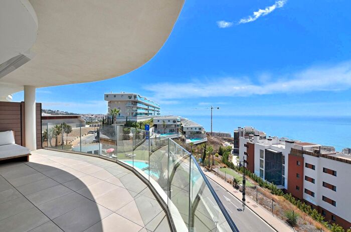 Piso en venta en Las Gaviotas Carvajal, Fuengirola de 3 habitaciones