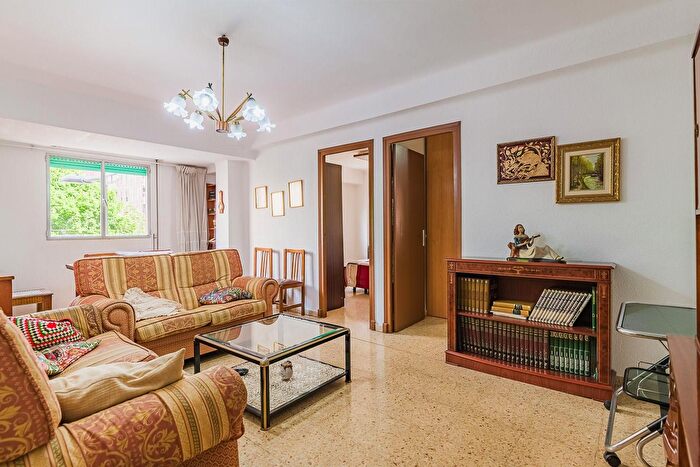 Piso en venta en Rascanya, Torrefiel de 4 habitaciones