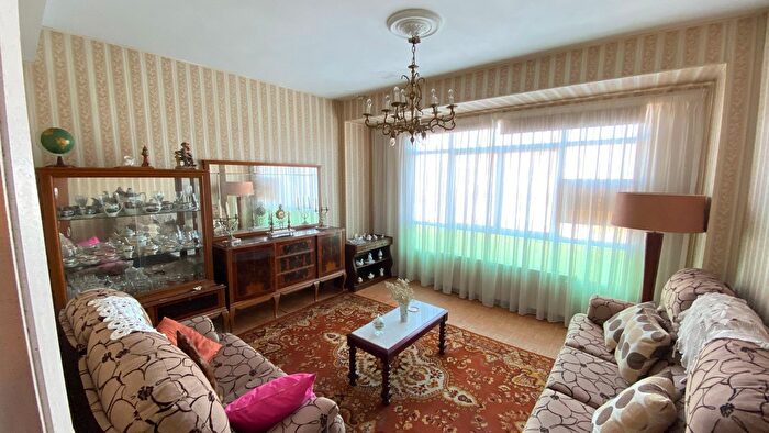 Casas en venta y pisos alquiler - 1