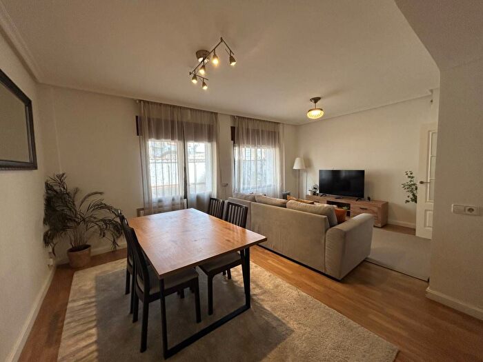 Casas en venta y pisos alquiler - 1