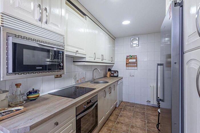 Casas en venta y pisos alquiler - 3