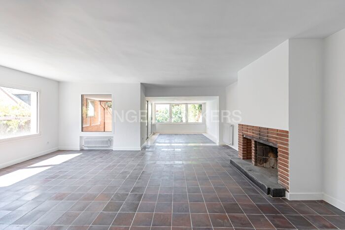 Casas en venta y pisos alquiler - 1