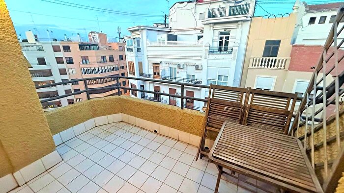 Casas en venta y pisos alquiler - 3