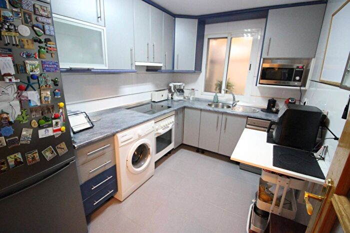 Casas en venta y pisos alquiler - 3