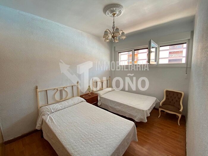 Casas en venta y pisos alquiler - 3