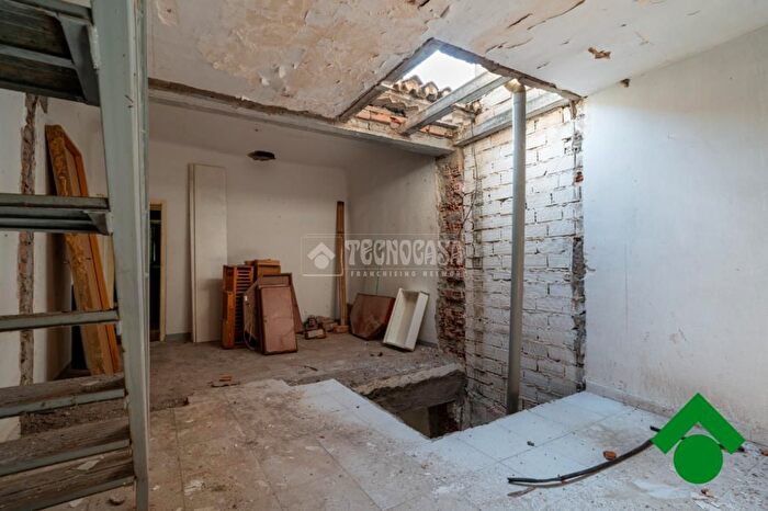 Casas en venta y pisos alquiler - 1