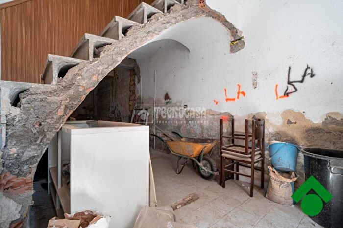 Casas en venta y pisos alquiler - 3