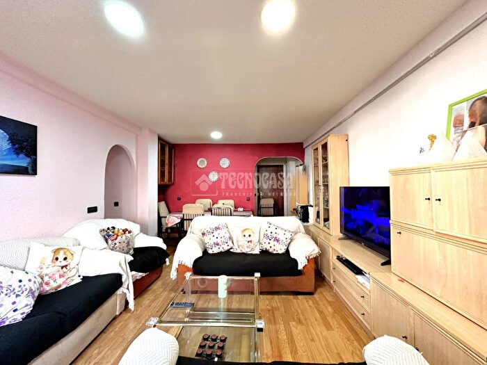 Casas en venta y pisos alquiler - 3