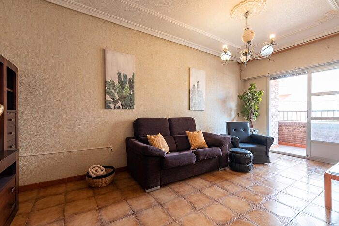 Casas en venta y pisos alquiler - 1