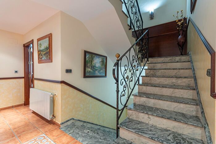 Casa en venta en Padul, Granada de 5 habitaciones