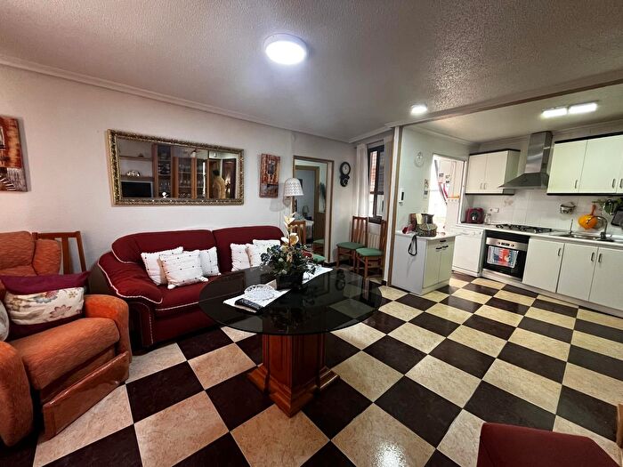 Casas en venta y pisos alquiler - 1