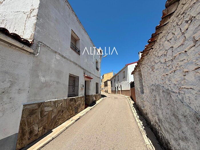 Casas en venta y pisos alquiler - 1