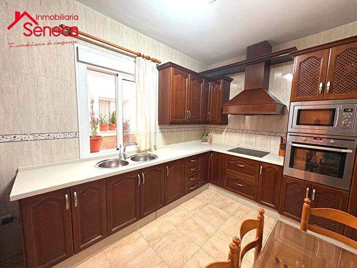 Casas en venta y pisos alquiler - 3