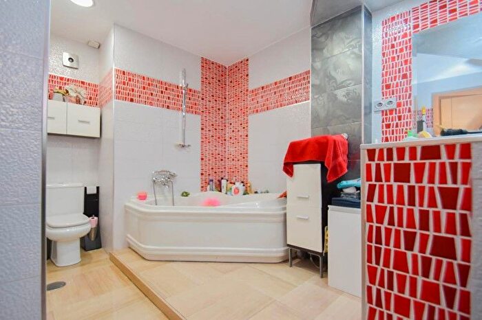Casas en venta y pisos alquiler - 3