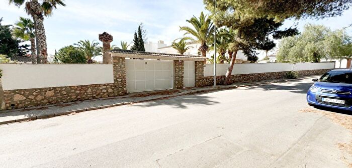 Casa en venta en Orihuela Costa, La Zenia de 7 habitaciones