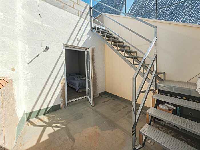 Casas en venta y pisos alquiler - 3